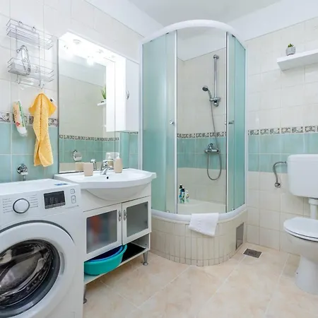 Spacious Rocky With Balcony Split