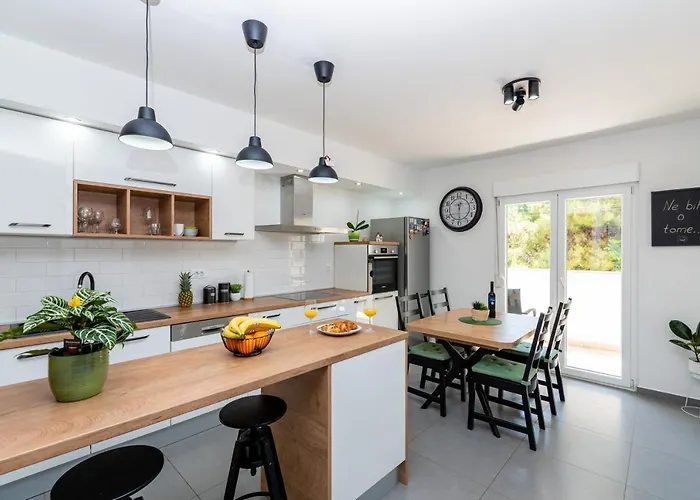 Spacious Rocky With Balcony Appartamento Spalato