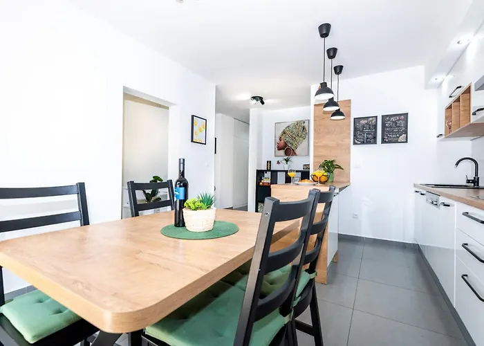 Spacious Rocky With Balcony Appartamento