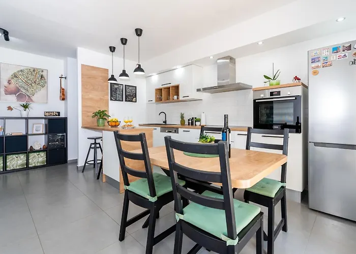 Spacious Rocky With Balcony * Spalato