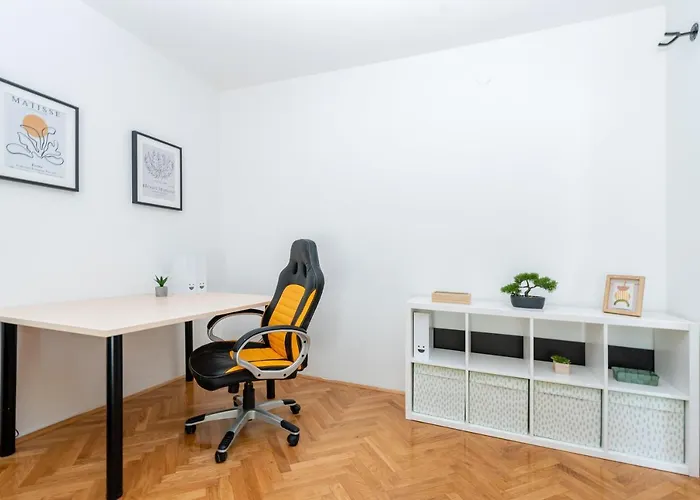 Spacious Rocky With Balcony Appartamento Spalato