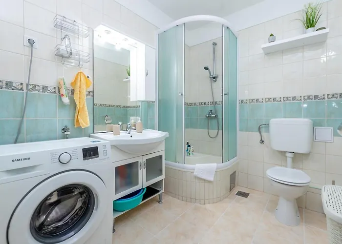 Spacious Rocky With Balcony Spalato