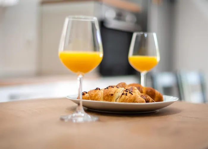 Spacious Rocky With Balcony