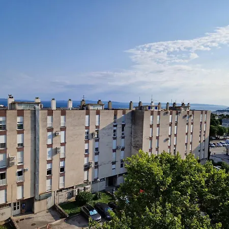Spacious Rocky With Balcony Apartment