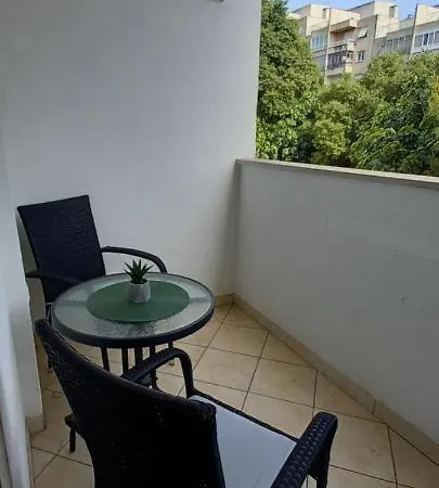 Spacious Rocky With Balcony 스플리트