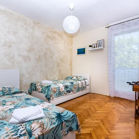 Apartman Spacious Rocky With Balcony *