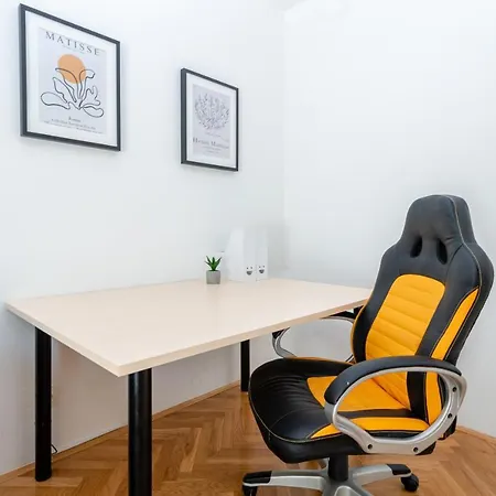 Apartman Spacious Rocky With Balcony Split