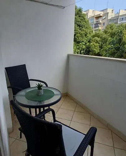 Spacious Rocky With Balcony Split